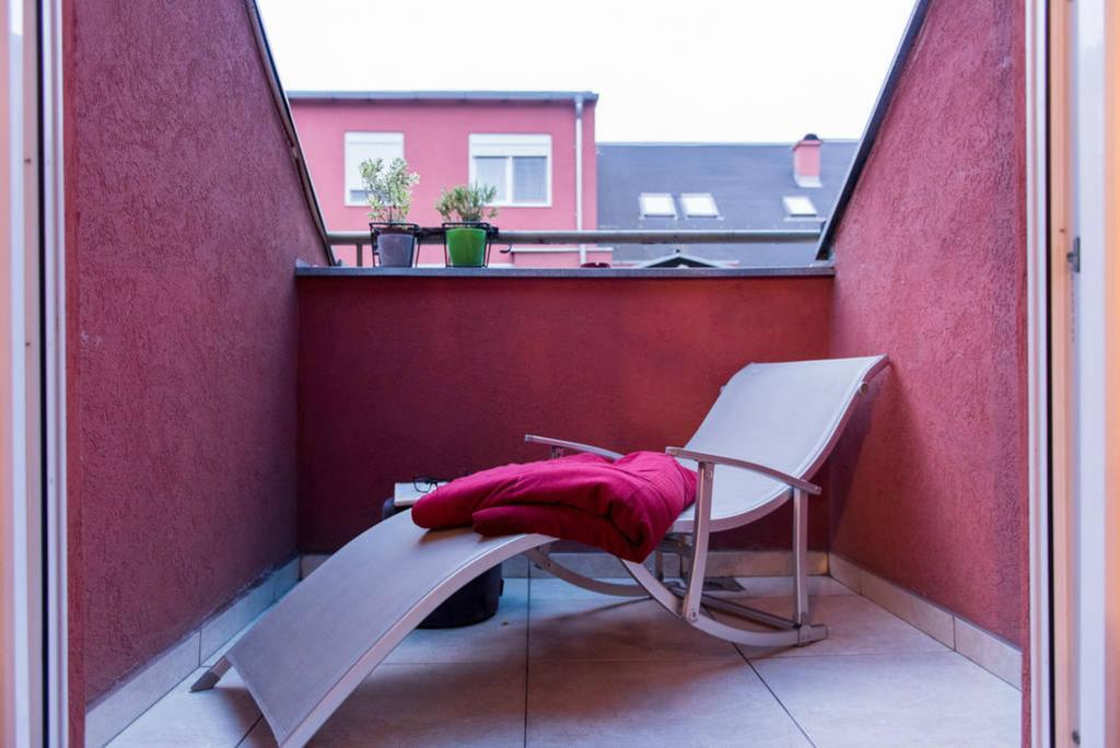 Spacious 1-Bedroom Apartment Újvidék Kültér fotó